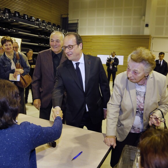 François Hollande vote à Tulle, le 23 avril 2017. © Patrick Bernard/Bestimage