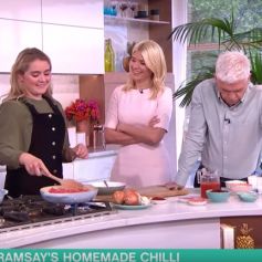 Tilly Ramsay, fille de Gordon, présentait son livre de recettes de cuisine dans l'émission This Morning le 24 avril 2017.