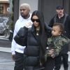 Kim Kardashian, son mari Kanye West et leur fils Saint à Woodland Hills, le 19 février 2017.