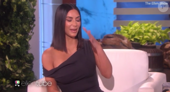 Kim Kardashian dans l'émission "The Ellen DeGeneres Show", épisode diffusé le 27 avril 2017 aux Etats-Unis. Très émue, la star de télé-réalité est revenue sur le terrifiant braquage dont elle a été victime le 3 octobre dernier à Paris.