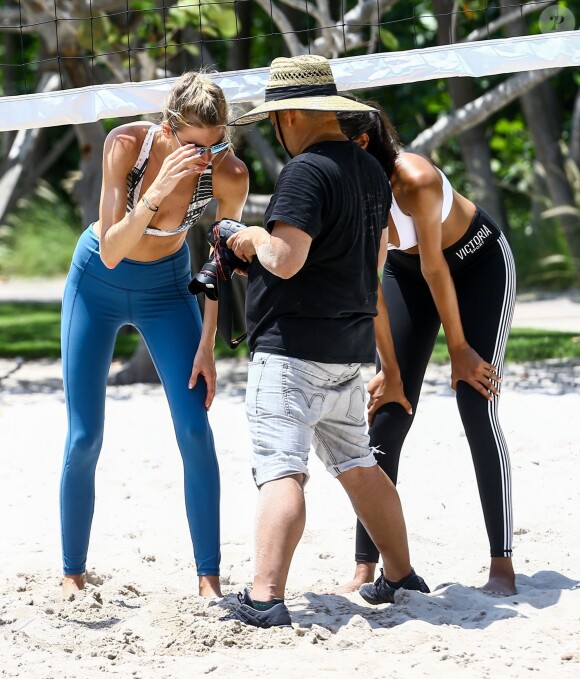 Martha Hunt & Lais Ribeiro Practice Yoga on Miami Beach for Victoria's  Secret Shoot: Photo 3891756, Lais Ribeiro, Martha Hunt Photos
