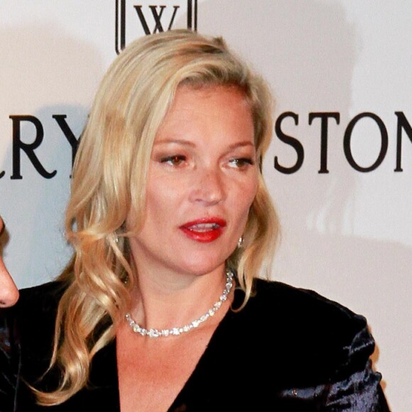 Kate Moss assiste au gala de l'amfAR à São Paulo. Le 27 avril 2017.