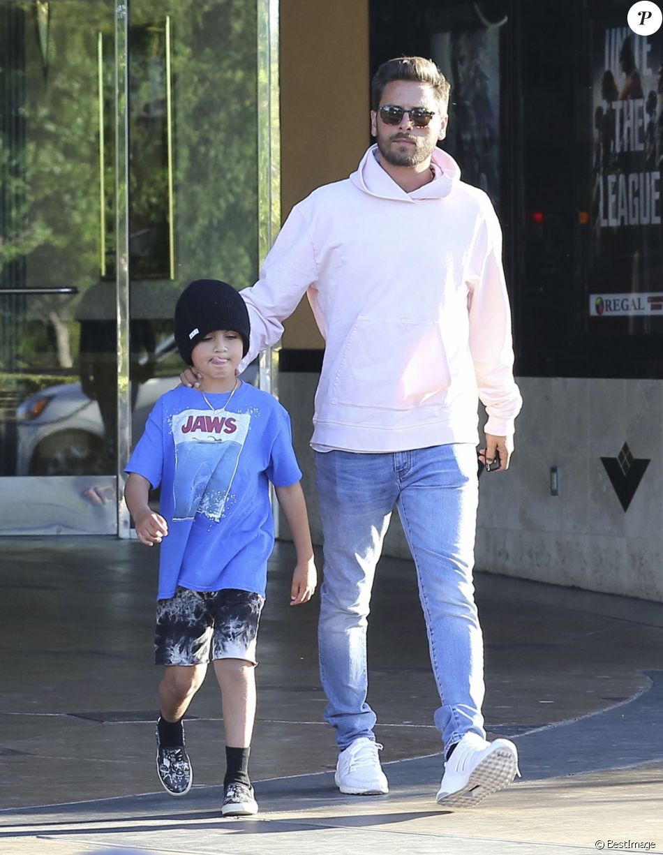 Scott Disick est allé au cinéma avec son fils Mason à Los Angeles, le ...