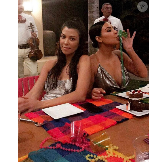 Kourtney Kardashian et sa soeur Kim en vacances à Puerto Rico - Photo publiée sur Instagram le 29 avril 2017