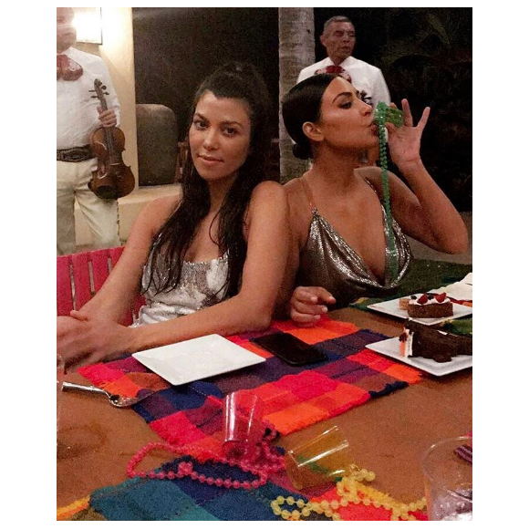 Kourtney Kardashian et sa soeur Kim en vacances à Puerto Rico - Photo publiée sur Instagram le 29 avril 2017