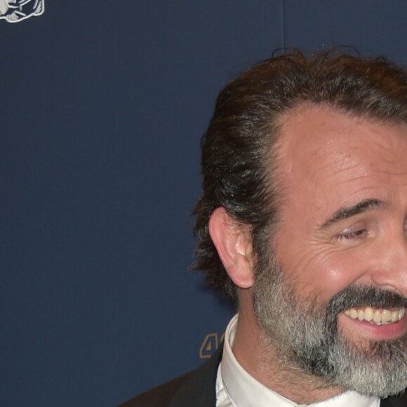 Jean Dujardin et sa compagne Nathalie Péchalat - Photocall du dîner de la 42e cérémonie des César au Fouquet's à Paris. Le 24 février 2017 © Giancarlo Gorassini / Bestimage