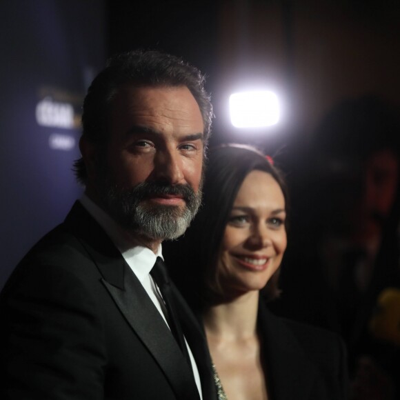 Jean Dujardin et sa compagne Nathalie Péchalat - Photocall de la 42e cérémonie des Cesar à la salle Pleyel à Paris, le 24 février 2017. © Dominique Jacovides - Olivier Borde / Bestimage