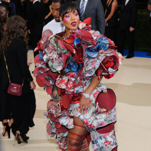 Rihanna, habillée d'une robe Comme des Garçons (collection automne 2016) et de sandales Dsquared² - Met Gala 2017, exposition "Rei Kawakubo/Comme des Garçons: Art Of The In-Between" au Metropolitan Museum of Art. New York, le 1er mai 2017. © Christopher Smith/AdMedia via Zuma/Bestimage