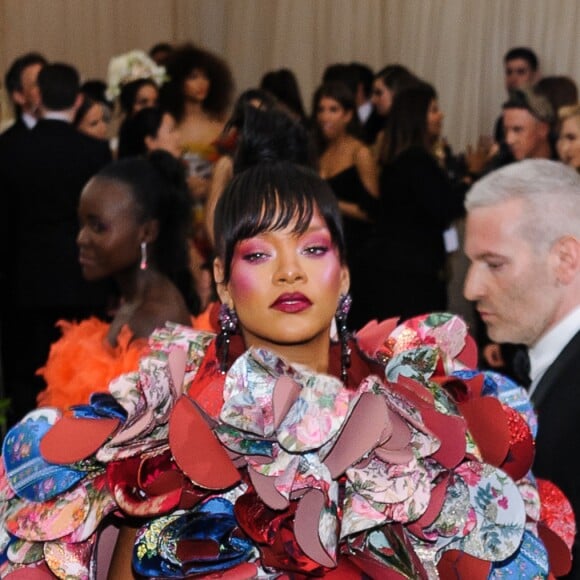 Rihanna, habillée d'une robe Comme des Garçons (collection automne 2016) et de sandales Dsquared² - Met Gala 2017, exposition "Rei Kawakubo/Comme des Garçons: Art Of The In-Between" au Metropolitan Museum of Art. New York, le 1er mai 2017. © Christopher Smith/AdMedia via Zuma/Bestimage