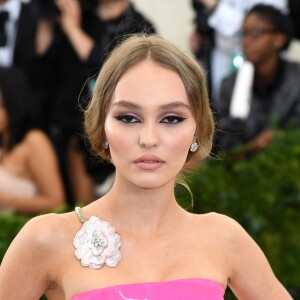 Lily-Rose Depp (robe Chanel) lors de la soirée Costume Institute Benefit at The Metropolitan Museum of Art celebrating the opening of Rei Kawakubo/Comme des Garcons: Art of the In-Between à New York City, le 1er mai 2017.