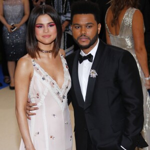 Selena Gomez et son compagnon The Weeknd (Abel Tesfaye) - Les célébrités arrivent au MET 2017 Costume Institute Gala sur le thème de "Rei Kawakubo/Comme des Garçons: Art Of The In-Between" à New York le 1er mai 2017.