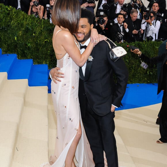 The Weeknd (Abel Tesfaye) et sa compagne Selena Gomez - Photocall du MET 2017 Costume Institute Gala sur le thème de "Rei Kawakubo/Comme des Garçons: Art Of The In-Between" à New York. Le 1er mai 2017 © Christopher Smith / Zuma Press / Bestimage