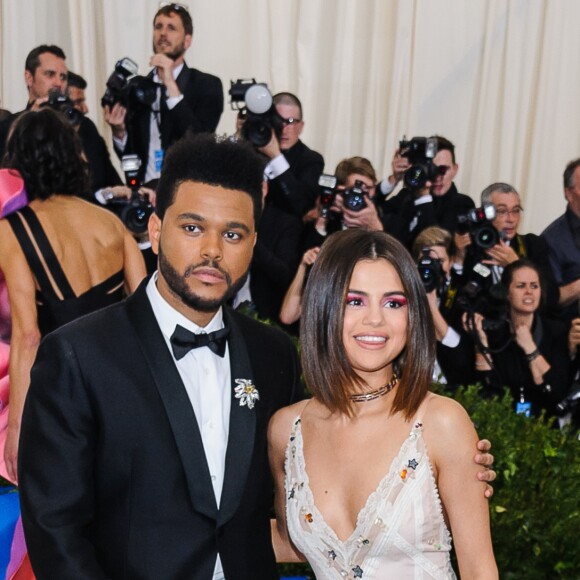 The Weeknd (Abel Tesfaye) et sa compagne Selena Gomez - Photocall du MET 2017 Costume Institute Gala sur le thème de "Rei Kawakubo/Comme des Garçons: Art Of The In-Between" à New York. Le 1er mai 2017 © Christopher Smith / Zuma Press / Bestimage