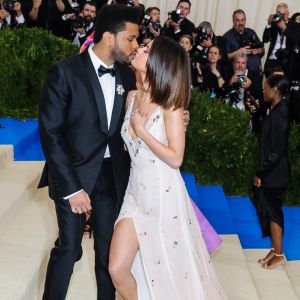 The Weeknd (Abel Tesfaye) et sa compagne Selena Gomez - Photocall du MET 2017 Costume Institute Gala sur le thème de "Rei Kawakubo/Comme des Garçons: Art Of The In-Between" à New York. Le 1er mai 2017 © Christopher Smith / Zuma Press / Bestimage