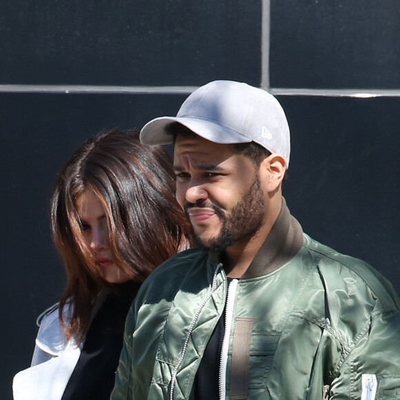 Exclusif - Selena Gomez se promène avec son compagnon The Weeknd dans les rues de Toronto. Le 18 mars 2017 © CPA/Bestimage