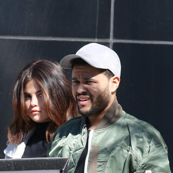 Exclusif - Selena Gomez se promène avec son compagnon The Weeknd dans les rues de Toronto. Le 18 mars 2017 © CPA/Bestimage