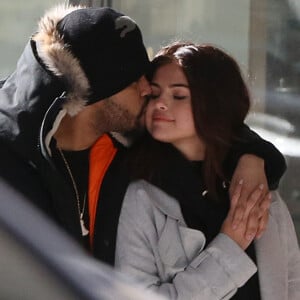 Exclusif - Selena Gomez et son compagnon The Weeknd (Abel Tesfaye) font du shopping en amoureux sur Bloor Street à Toronto, le 16 mars 2017. © CPA/Bestimage