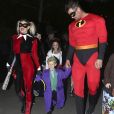 Fergie, son mari Josh Duhamel et son fils Axl Jack sont déguisés pour Halloween dans les rues de Brentwood, le 31 octobre 2016  Please hide children face prior publication Fergie out trick or treating with husband Josh Duhamel and their son Axl Jack in their neighborhood at Brentwood, California on October 31, 2016. Fergie was dressed as Harley Quinn, Duhamel as Mr. Incredible and their son as The Joker31/10/2016 - Los Angeles