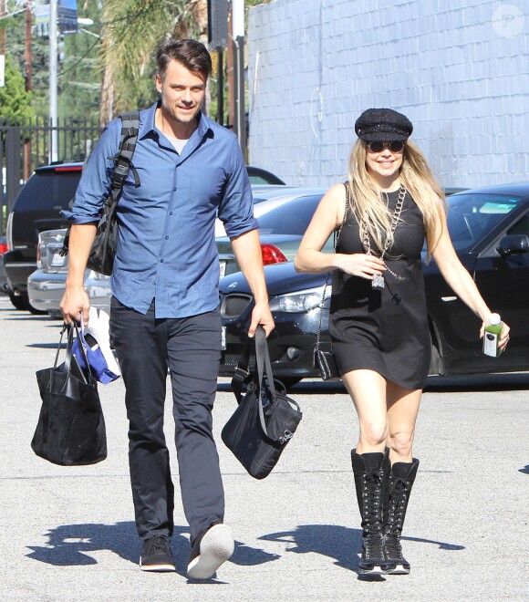 Fergie et son mari Josh Duhamel arrivent à un rendez vous à Hollywood Los Angeles, le 24 Juillet 2015  51807367 Singer Fergie is all smiles while heading to a meeting in North Hollywood, California withe her husband Josh Duhamel on July 24, 2015. The happy couple left their son Axl at home during their adults only outing.24/07/2015 - Los Angeles