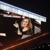Un message vidéo de la chanteuse Adele, qui a reçu le prix "Global Success", diffusé sur la scène des Brit Awards 2017 à l'O2 Arena à Londres. Le 22 février 2017