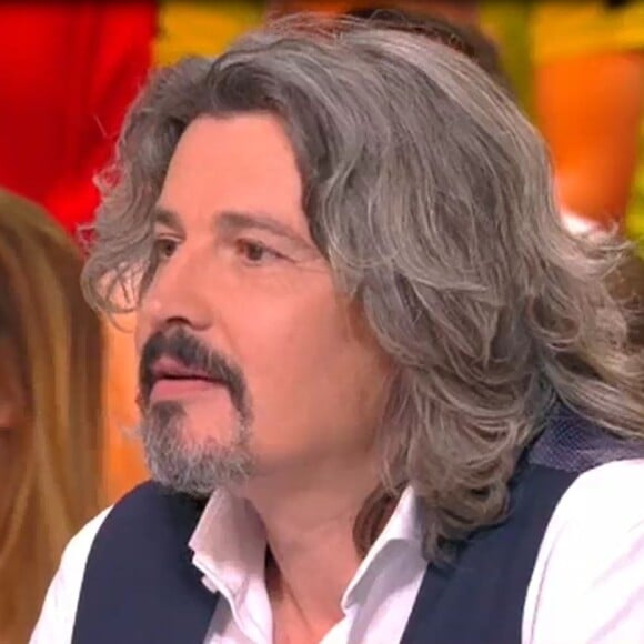 Le 9 mai 2017, sur le plateau de Touche pas à mon poste, Enora Malagré avoue avoir fantasmé sur Philippe Vasseur, qui joue le rôle de José dans Hélène et les garçons.