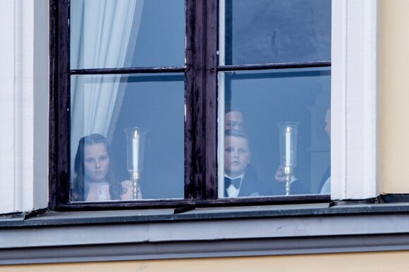 La princesse Ingrid Alexandra et le prince Sverre Magnus à la fenêtre du palais lors du 80ème anniveraire du roi Harald et de la reine Sonja de Norvège à Oslo, Norvège, le 9 mai 2017.  The celebration of King Harald's and Queen Sonja's 80th birthdays, Oslo, Norway on May 9, 2017.09/05/2017 - Oslo