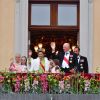La princesse Mette Marit, la princesse Ingrid Alexandra, la reine Sonja, la princesse Emma Tallulah Behn, la princesse Leah Isadora, le roi Harald, le prince Haakon - Les familles royales au balcon lors du 80ème anniversaire du roi Harald et de la reine Sonja de Norvège à Oslo le 9 mai 2017. 09/05/2017 - Oslo