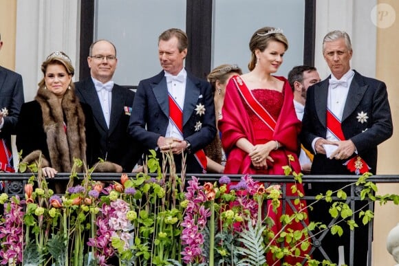 La grande duchesse Maria Teresa, le prince Albert II de Monaco, le grand duc Henri, la reine Mathilde et le roi Philippe - Les familles royales au balcon lors du 80ème anniversaire du roi Harald et de la reine Sonja de Norvège à Oslo le 9 mai 2017. 09/05/2017 - Oslo