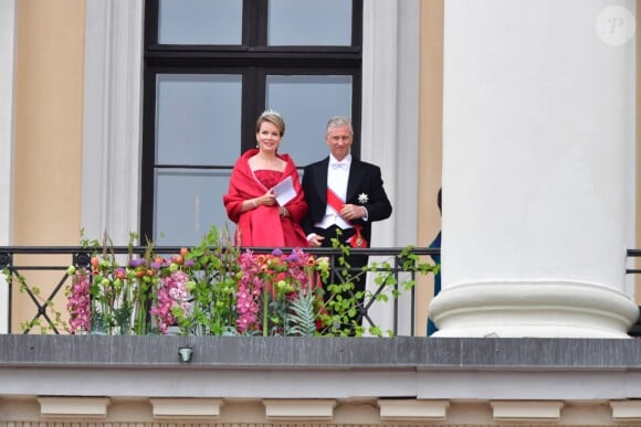 La reine Mathilde et le roi Philippe de Belgique - Les familles royales au balcon lors du 80ème anniversaire du roi Harald et de la reine Sonja de Norvège à Oslo le 9 mai 2017. 09/05/2017 - Oslo