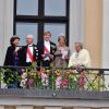 La reine Silvia, le roi Carl Gustav, le roi Willem Alexander, la reine Maxima, la princesse Astrid - Les familles royales au balcon lors du 80ème anniversaire du roi Harald et de la reine Sonja de Norvège à Oslo le 9 mai 2017. 09/05/2017 - Oslo