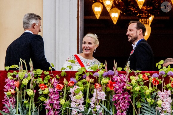 Le roi Philippe, la princesse Mette Marit, le prince Haakon - Les familles royales au balcon lors du 80ème anniversaire du roi Harald et de la reine Sonja de Norvège à Oslo le 9 mai 2017. 09/05/2017 - Oslo