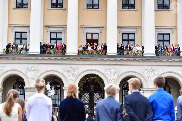 Balcon - Les familles royales au balcon lors du 80ème anniversaire du roi Harald et de la reine Sonja de Norvège à Oslo le 9 mai 2017. 09/05/2017 - Oslo
