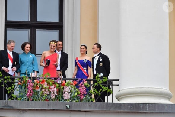 Le président Finlandais Sauli Niinisto, sa femme Jenni Haukio, guest, le prince Daniel de Suède et la princesse Victoria - Les familles royales au balcon lors du 80ème anniversaire du roi Harald et de la reine Sonja de Norvège à Oslo le 9 mai 2017. 09/05/2017 - Oslo