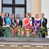 Le président Finlandais Sauli Niinisto et sa femme Jenni Haukio, la princesse Sofia (Hellqvist) , le prince Carl Philip, guest, le prince Daniel et la princesse Victoria - Les familles royales au balcon lors du 80ème anniversaire du roi Harald et de la reine Sonja de Norvège à Oslo le 9 mai 2017. 09/05/2017 - Oslo