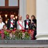 La princesse Ingrid Alexandra, le prince Sverre Magnus, la princesse Emma Tallulah Behn, la reine Sonja de Norvège, le roi Harald, la princesse Leah Isadora, la princesse Mette Marit, le prince Haakon et la princesse Martha Louise - Les familles royales au balcon lors du 80ème anniversaire du roi Harald et de la reine Sonja de Norvège à Oslo le 9 mai 2017. 09/05/2017 - Oslo