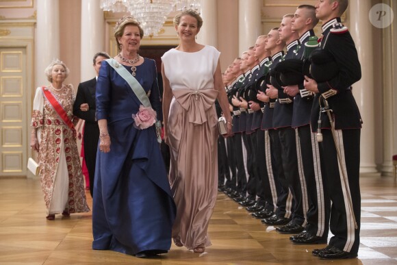 La reine Anne-Marie de Grèce et la princesse Mabel d'Orange-Nassau arrivant pour le dîner du double 80e anniversaire du roi Harald V de Norvège et de la reine Sonja de Norvège le 9 mai 2017 au palais royal à Oslo.