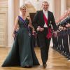 La comtesse Sophie de Wessex au bras du président islandais Gudni Jóhannesson arrivant pour le dîner du double 80e anniversaire du roi Harald V de Norvège et de la reine Sonja de Norvège le 9 mai 2017 au palais royal à Oslo.