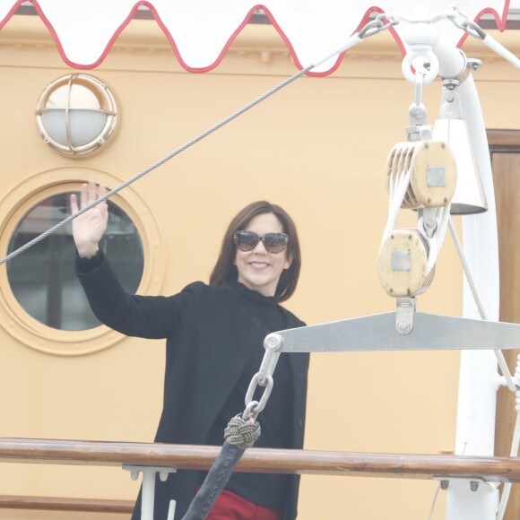 La princesse Mary et le prince Frederik de Danemark à bord du yacht royal Dannebrog le 9 mai 2017 à Oslo pour les célébrations du double 80e anniversaire du roi Harald V et de la reine Sonja de Norvège.