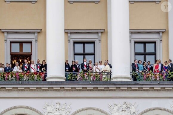 Célébrations du double 80e anniversaire du roi Harald V de Norvège et de la reine Sonja de Norvège le 9 mai 2017 au palais royal à Oslo. Près d'une quarantaine de figures de la royauté européenne aux balcons !