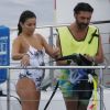 Eva Longoria passe une journée romantique à bord d'un catamaran en compagnie de son mari José Bastón et d’amis à Honolulu le 16 avril 2017