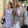 Eva Longoria et son mari Jose Baston font du shopping main dans la main à Madrid le 4 avril 2017.  Actress Eva Longoria and husband Jose Baston in Madrid on Tuesday 4 April 201704/04/2017 - Madrid