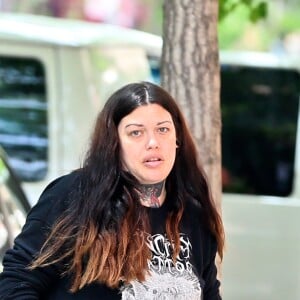 Exclusif - Mia Tyler, avec son fils Axton, se promène avec son compagnon Dan Halen à New York le 12 mai 2017.