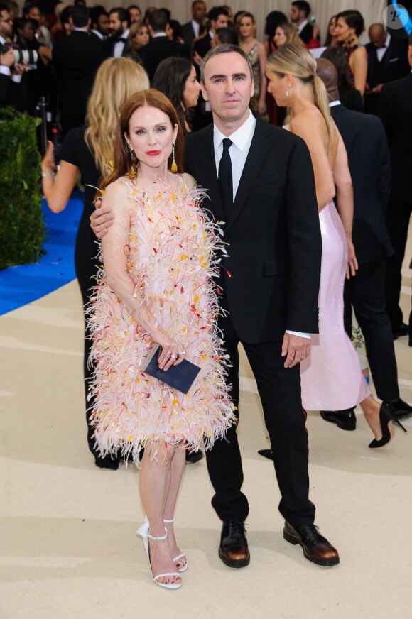 Julianne Moore et Raf Simons - Met Gala 2017 à New York, le 1er mai 2017 © Christopher Smith/AdMedia via Zuma/Bestimage