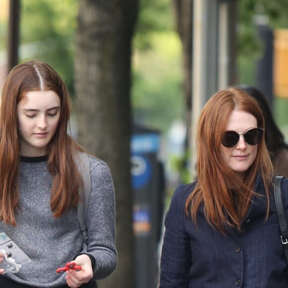 Julianne Moore et sa fille Liv à New York, le 10 mai 2017.