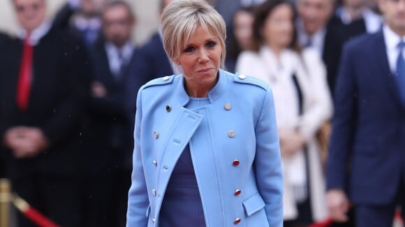 Brigitte Macron : En robe Louis Vuitton pour ses premiers pas à l'Elysée