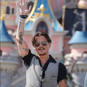 Johnny Depp lors de l'avant-première du film Pirates des Caraïbes 5 au parc Disneyland Paris, le 14 mai 2017.