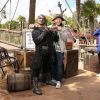 Franck Gastambide et Malik Bentalha lors de l'avant-première du film Pirates des Caraïbes 5 au parc Disneyland Paris, le 14 mai 2017.
