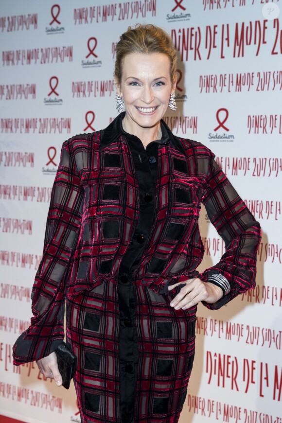 Estelle Lefébure - Photocall de la 15ème édition du "Dîner de la mode du Sidaction" au Grand Palais à Paris, le 26 janvier 2017. © Olivier Borde/Bestimage