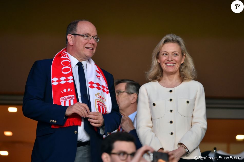 Le Prince Albert Ii De Monaco Et Nathalie Boy De La Tour Presidente De La Ligue De Football Professionnel Lors De La Rencontre De Ligue 1 Monaco Lille Au St Purepeople