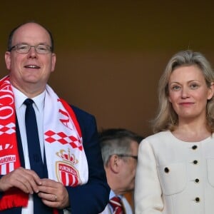 Le prince Albert II de Monaco et Nathalie Boy de la Tour, présidente de la Ligue de football professionnel, lors de la rencontre de Ligue 1 Monaco - Lille au stade Louis II de Monaco le 14 mai 2017. © Bruno Bebert / Bestimage